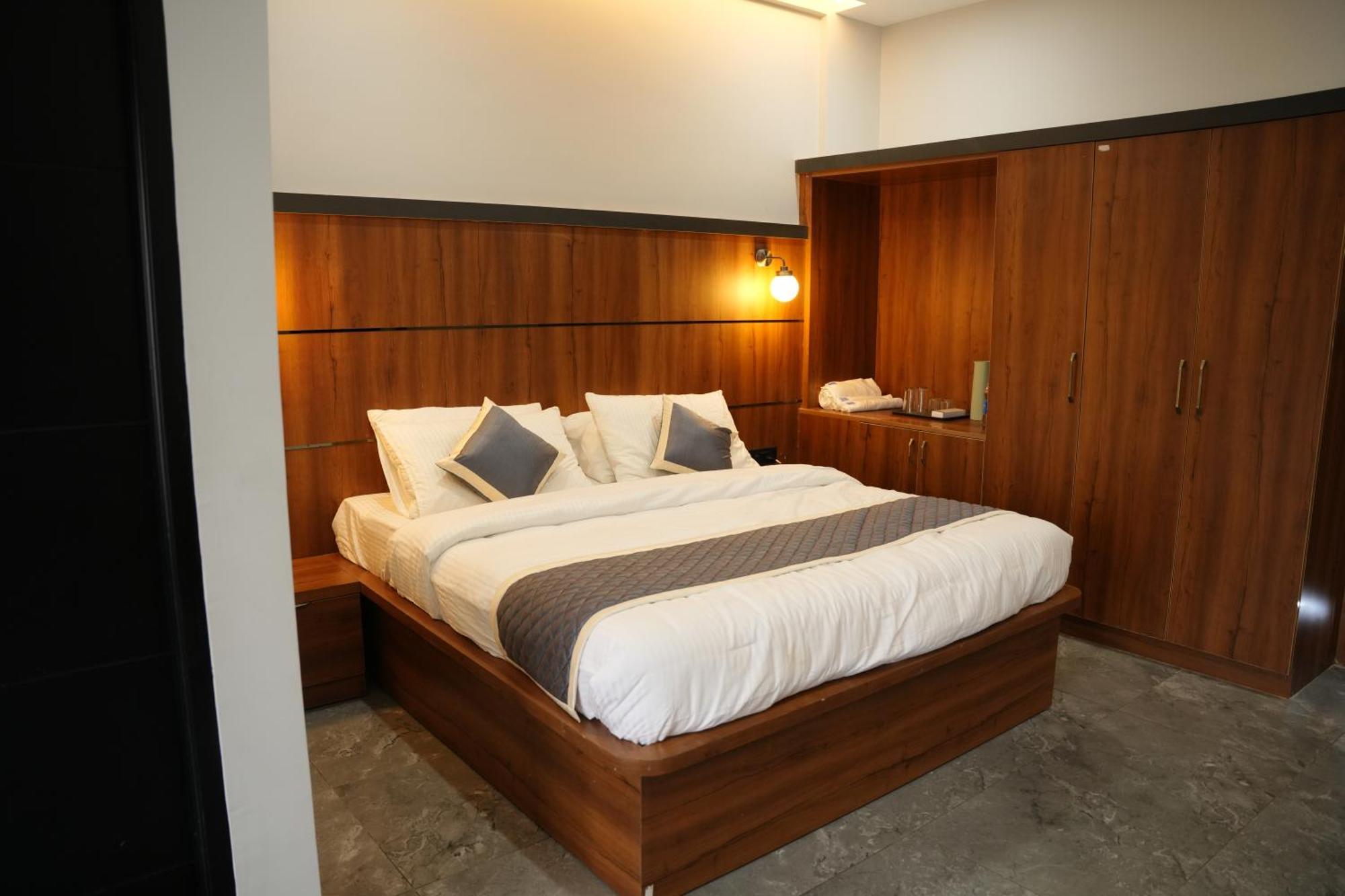 Hotel Sarvam Residency Sagar  Esterno foto