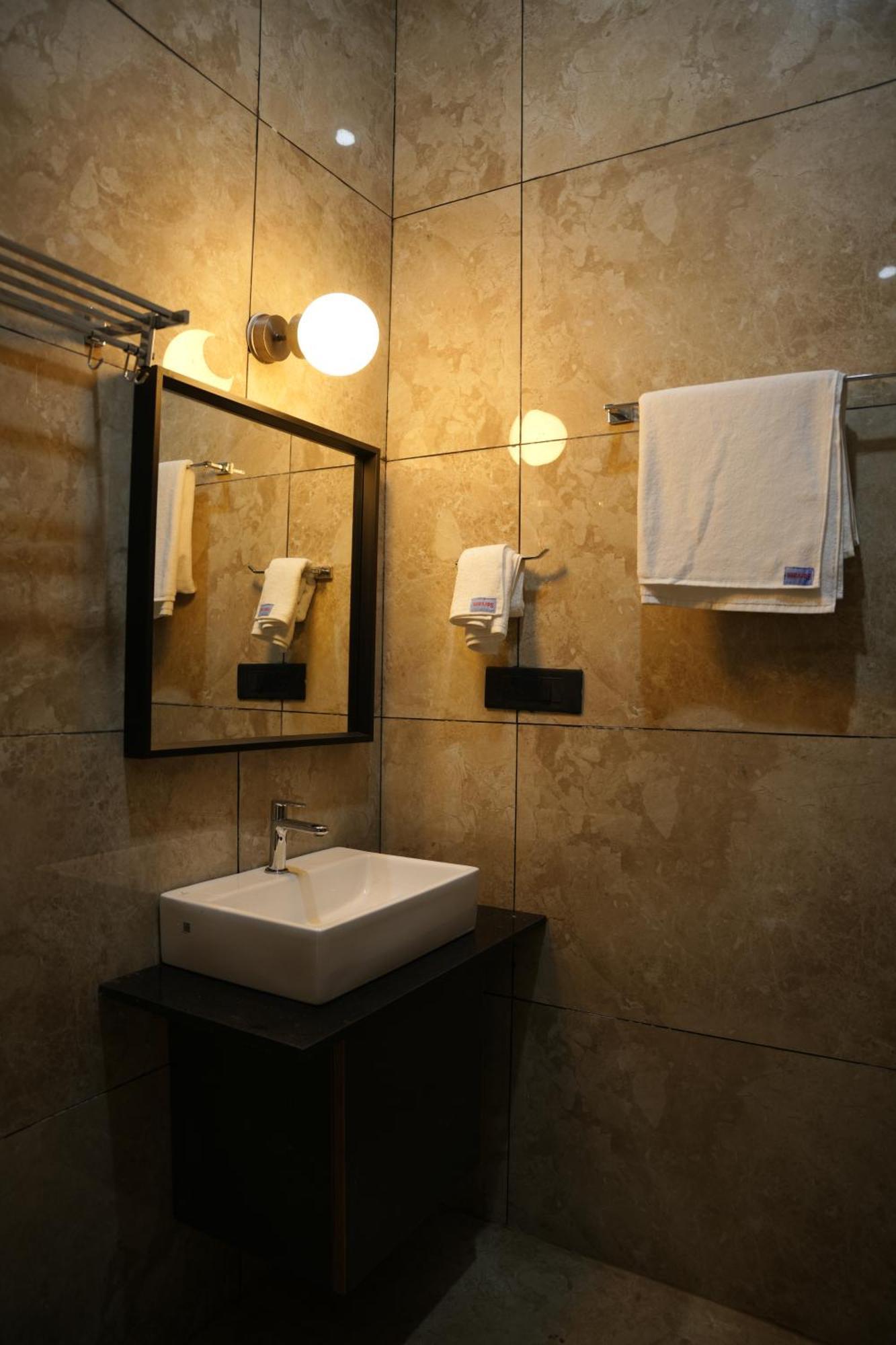 Hotel Sarvam Residency Sagar  Esterno foto